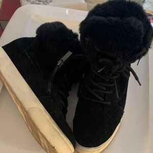 J/Slides Black suede Faux Fur-Lined High-Top Sneakers/boots. 10M